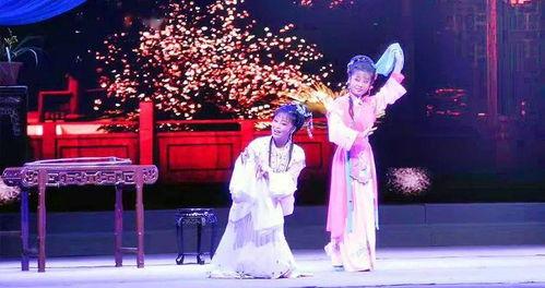 娱乐吃瓜女艺人去剧团,剧团新秀惊艳亮相